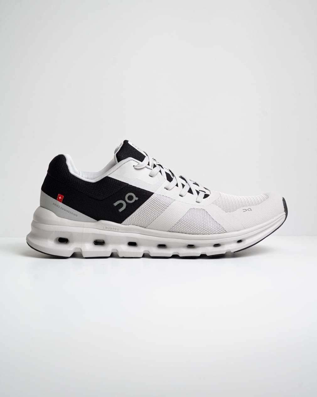 Cloudrunner 2 mens running shoes in white and black